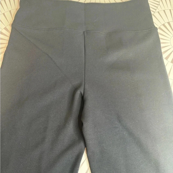 NWOT ASSETS BY SPANX BLACK PINTUCK LEGGINGS - Picture 5 of 5